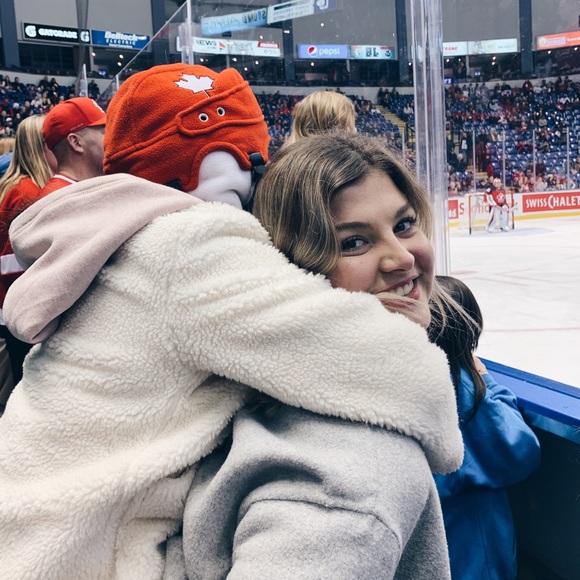 Meet your Posher, Taylor - Picture 1 of 1